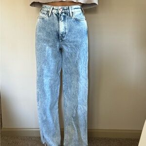 Classic Blue Straight Leg Jeans with Timeless Comfort